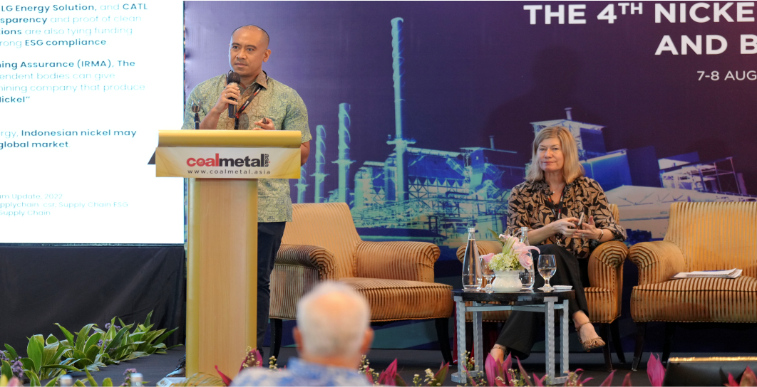Rico Syah Alam, Chief Executive Officer of PT Sumber Energi Surya Nusantara (left), delivers a speech on “Renewable Energy Solutions for Nickel Smelters: Decarbonization Strategies”, while Moderator Angela Durrant, Principal Analyst of Base Metals (right), listens at the 4th Nickel Producers, Processors and Buyers Conference, hosted by Petromindo.com and Coal Metal Asia magazine on August 8, 2025, in Jakarta. (Lucky Ebenhaezer Ginting)