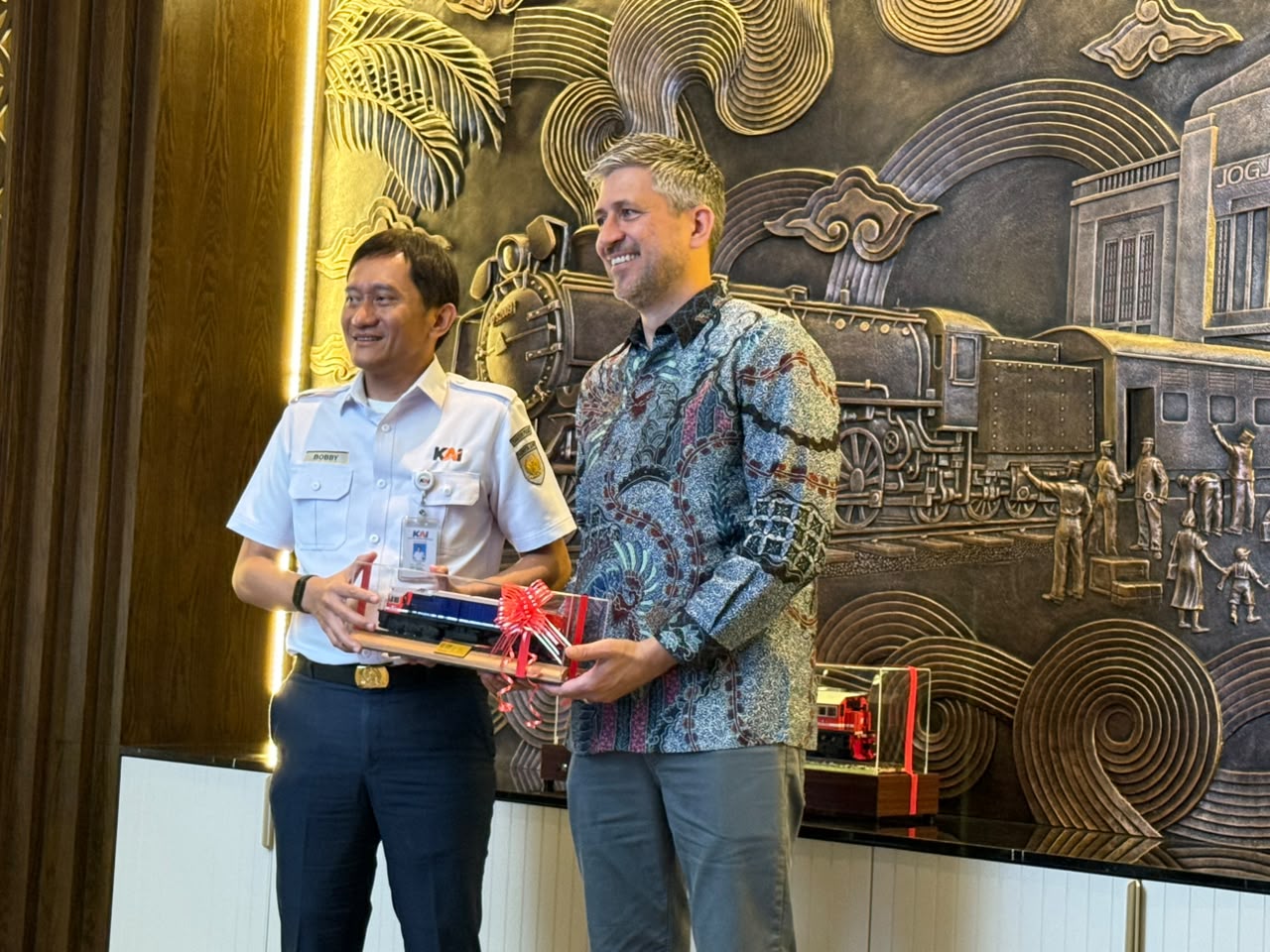 KAI completes delivery of 54 locomotives to boost South Sumatra coal logistics