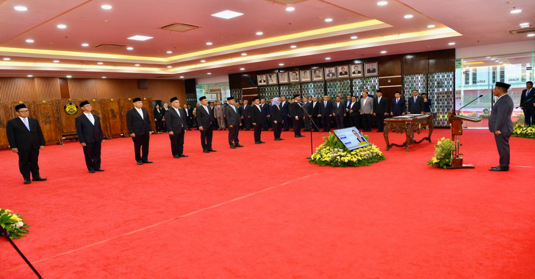 Energy and Mineral Resources (ESDM) Minister Bahlil Lahadalia on Monday (10/11) inaugurated the Chair and Members of the Downstream Oil and Gas Regulatory Agency (BPH Migas) Committee for the 2025–2029 term. The ceremony took place at the Chairul Saleh Building, Secretariat General of the Energy and Mineral Resources Ministry, in Jakarta.
