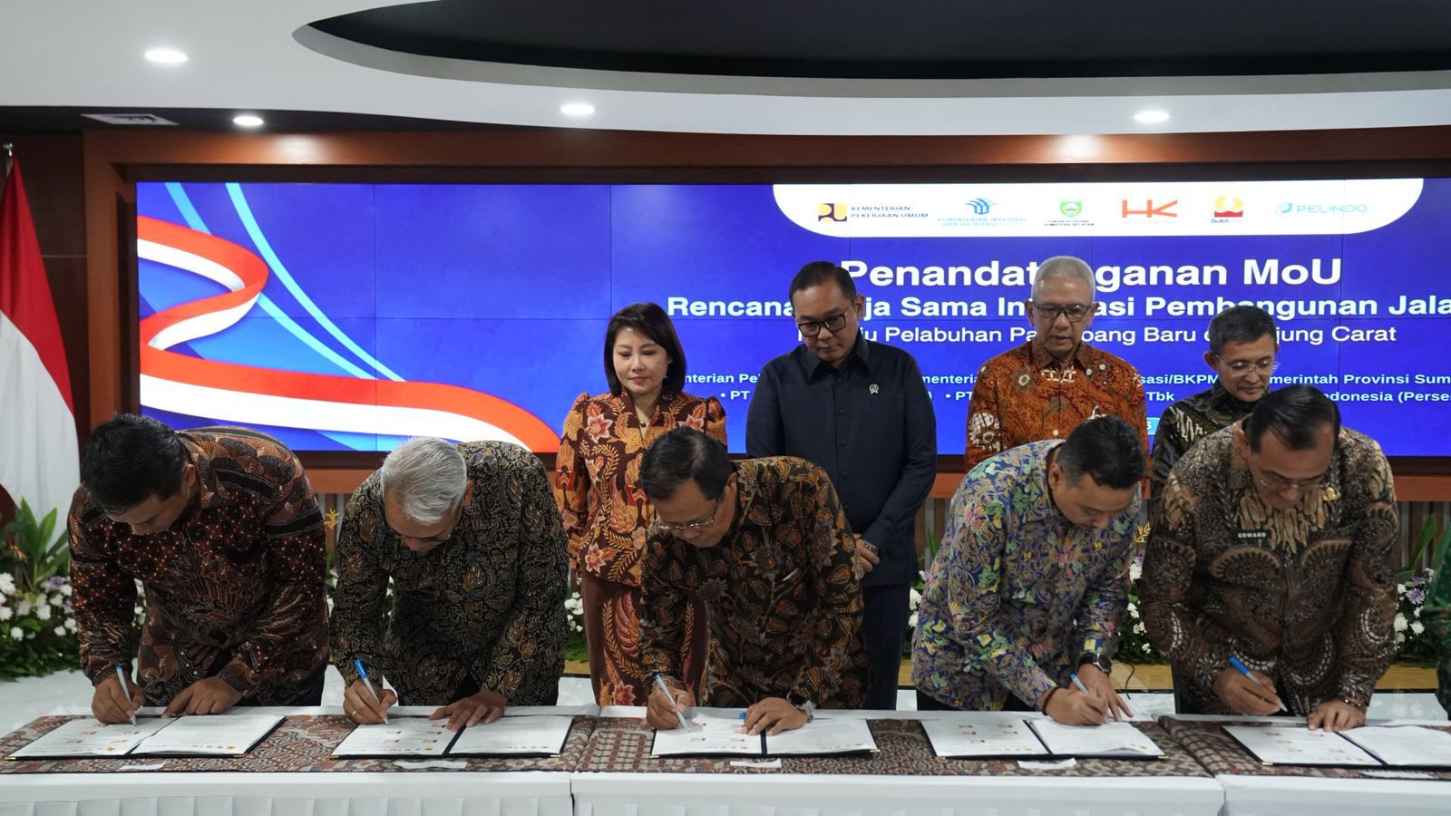 Government, state firms sign MoU for toll road access to New Palembang Port