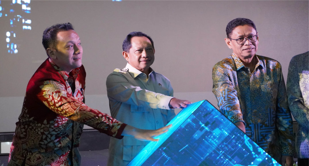 (Left to right) Deputy Minister of Environment Diaz Hendropriyono, Minister of Home Affairs Tito Karnavian, and Deputy Minister of Energy and Mineral Resources Yuliot Tanjung officially opened the National Coordination Meeting on Waste to Energy at Wisma Danantara, Jakarta, on Tuesday (September 30, 2025). (Lucky Ginting)