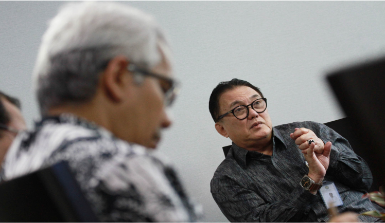 Expert Staff to the Minister of Energy and Mineral Resources, Irwandy Arif talks at a forum to discuss the problems in the mining sector and their solutions.  The event held on Wednesday at the ministry was participated by various industry associations including the Indonesian Mining Experts Association (Perhapi), Indonesia Coal Mining Association (ICMA), Indonesia Geologists Community (MGEI), Indonesia Mining Association (IMA), Indonesia Mining and Energy Forum (IMEF), Indonesia Nickel Miners Association (IMEI), Indonesia Traditional Miners Association (Indominepero), Indonesia Geologists Association (IAGI), and Indonesia Mining Services Association (ASPINDO). (Petromindo|Dasir)
