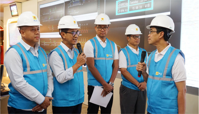 President Director of state-owned electricity firm PT PLN, Zulkifli Zaini (right) briefs the media at the PLN headquarters office on the impact of Tuesday’s floods in Jakarta, West Java and Banten provinces.  He said that as per 5 p.m. the utility has reactivated about half, or 1,219 power substations affected by the flood, while 1,175 stations remained suspended to ensure safety.  (Petromindo|Dasir)