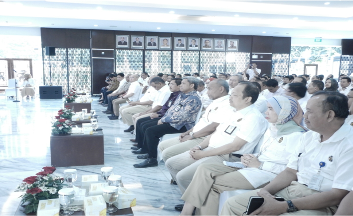 The Ministry for Energy and Mineral Resources (MEMR) closed the internship program dedicated to civil servants of the MEMR at a managerial level at a ceremony on Monday (07/10) in Jakarta. (Petromindo|Thomas)