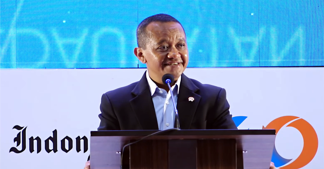 Minister of Energy and Mineral Resources Bahlil Lahadalia said a decision on whether to continue the Tuban Refinery project will be made in mid-December 2025 by Pertamina and Russian oil and gas company Rosneft. “The decision will be made in the middle of this month,” Bahlil said on the sidelines of an economic conference themed “Business Direction 2026: Towards Economic Sovereignty” in Jakarta on Monday (08/12). (Lucky Ginting)